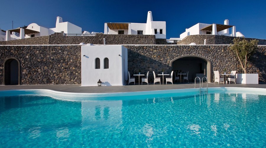 Infinity Pool and Lounge