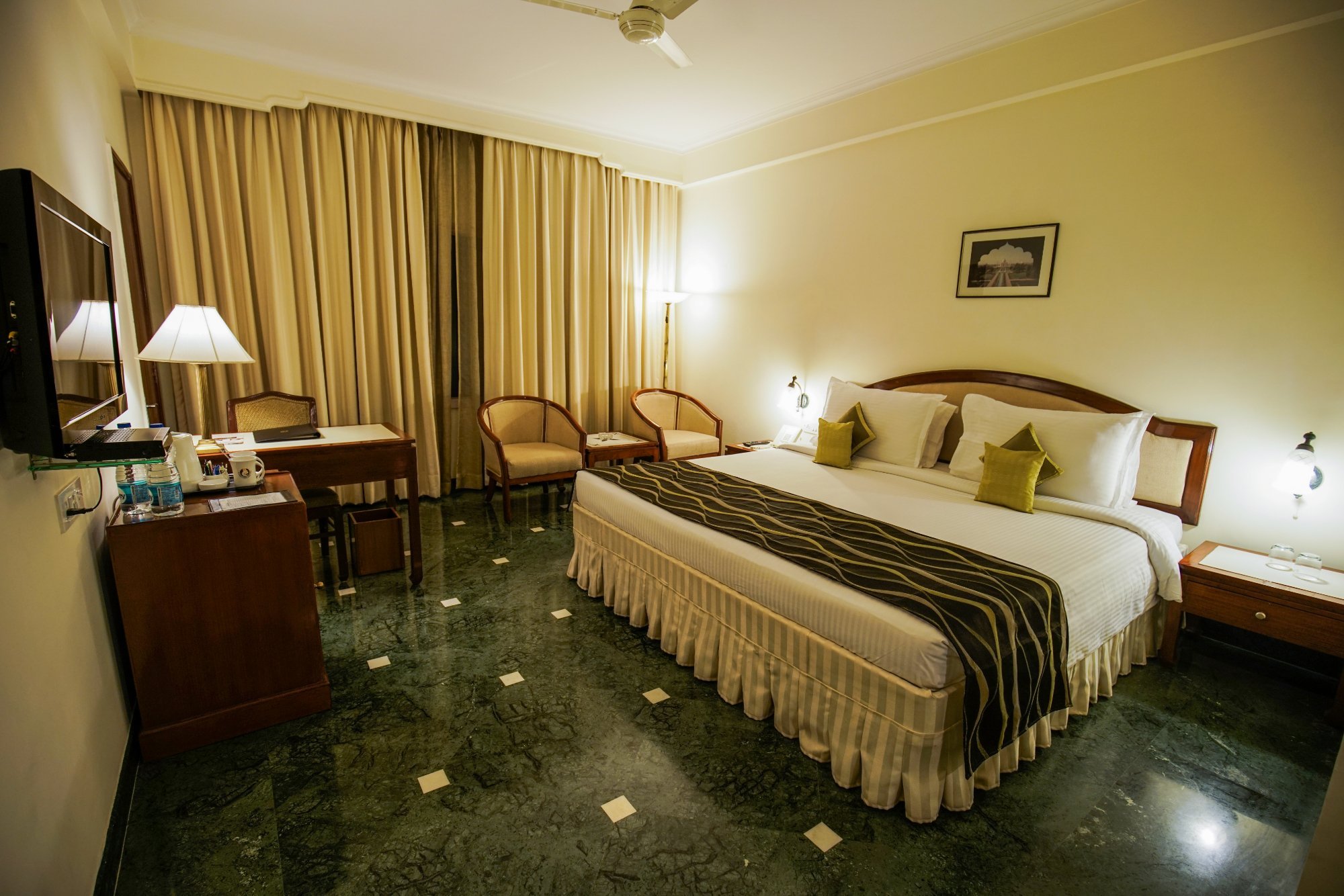 Hotel Clarks Shiraz, Agra by null