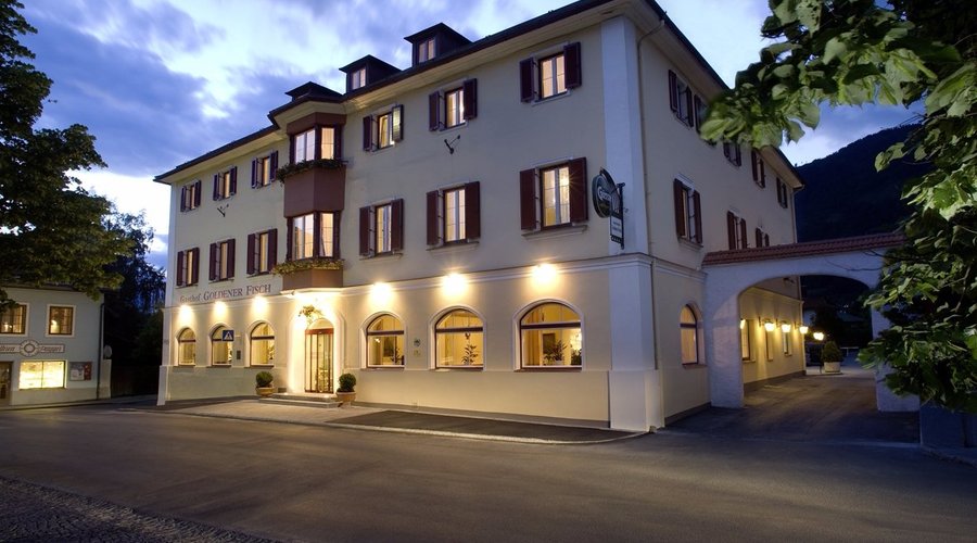 Der Goldene Fisch in der Dämmerung