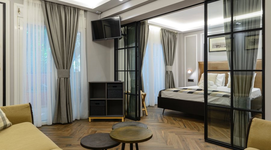 Our newest addition is "The Marble House Apartment". Attached and run by Marble House Hotel.