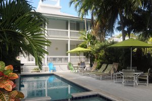 Pool & Beach