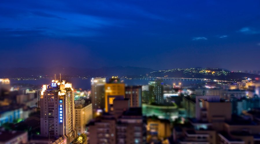 饭店外观夜景