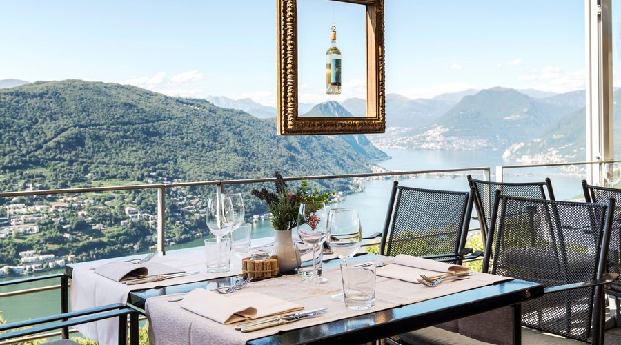 Terrazza ristorante vista lago