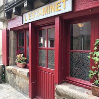 la curiosité de Parthenay à quelques mètres de l'entrée - attention à vos enfants