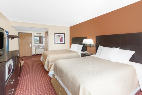 DAYS INN BY WYNDHAM AMES $69 ($̶7̶6̶) - Updated 2023 Prices & Motel ...