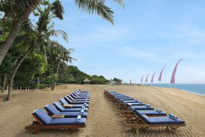 Kolam Renang & Pantai