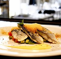 Branzino in crosta su letto di anguria e aria di carote