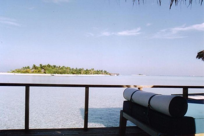 Wake up... and walk across to Dhigu for breakfast - it doesn't get much better!