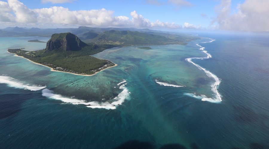 underwater waterfall