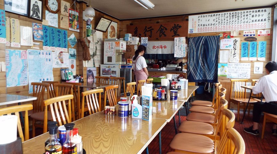 店内　レトロな雰囲気