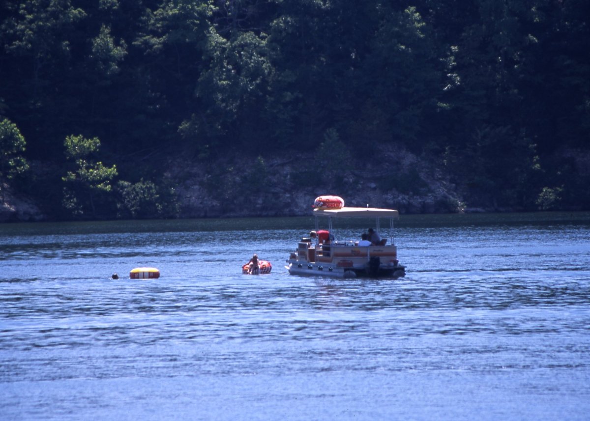 Escape to Nature's Playground: Missouri's Pittsburg Park (Pomme de Terre Lake)