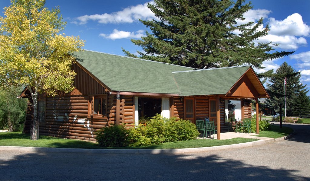 EL WESTERN CABINS & LODGES - Lodge Reviews (Ennis, MT)
