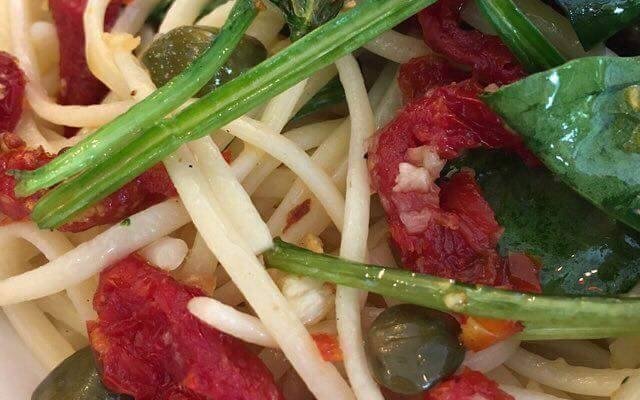 Linguini with Spinach, Sun Dried Tomatoes, Capers, Garlic and Olive Oil