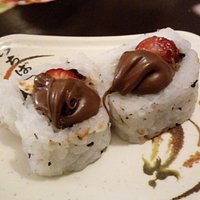 sushi de morango com chocolate