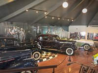 Bar temático todo feito com detalhes de carros, desde assentos, portas e  tudo mais. - Picture of Curitiba Antique Car - Tripadvisor