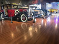Bar temático todo feito com detalhes de carros, desde assentos, portas e  tudo mais. - Picture of Curitiba Antique Car - Tripadvisor