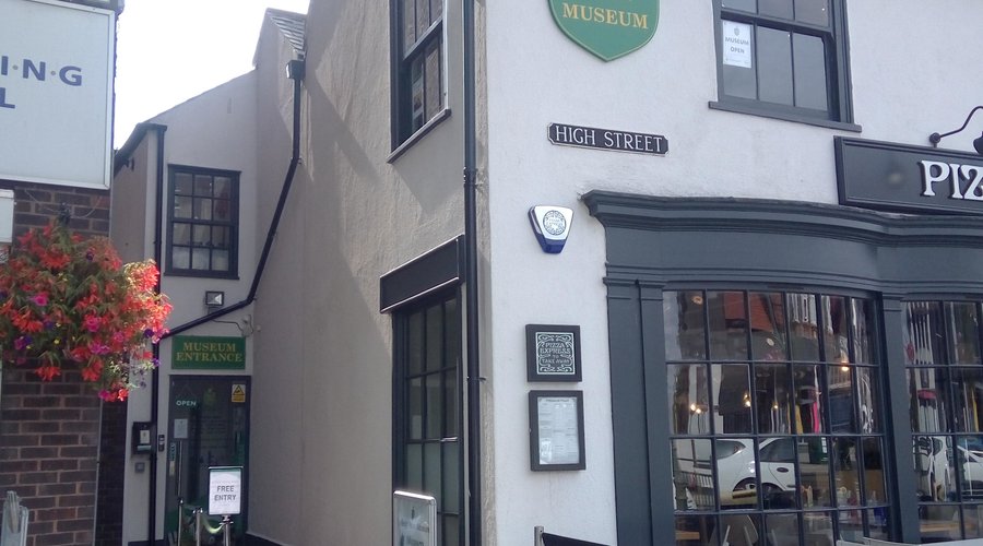 The entrance (adj. Pizza Express) and plaque.