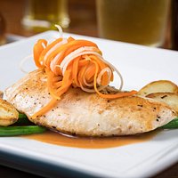 Guayaba Jengibre ~ Chicken breast in a sauce of dark rum, guava & freshly grated ginger