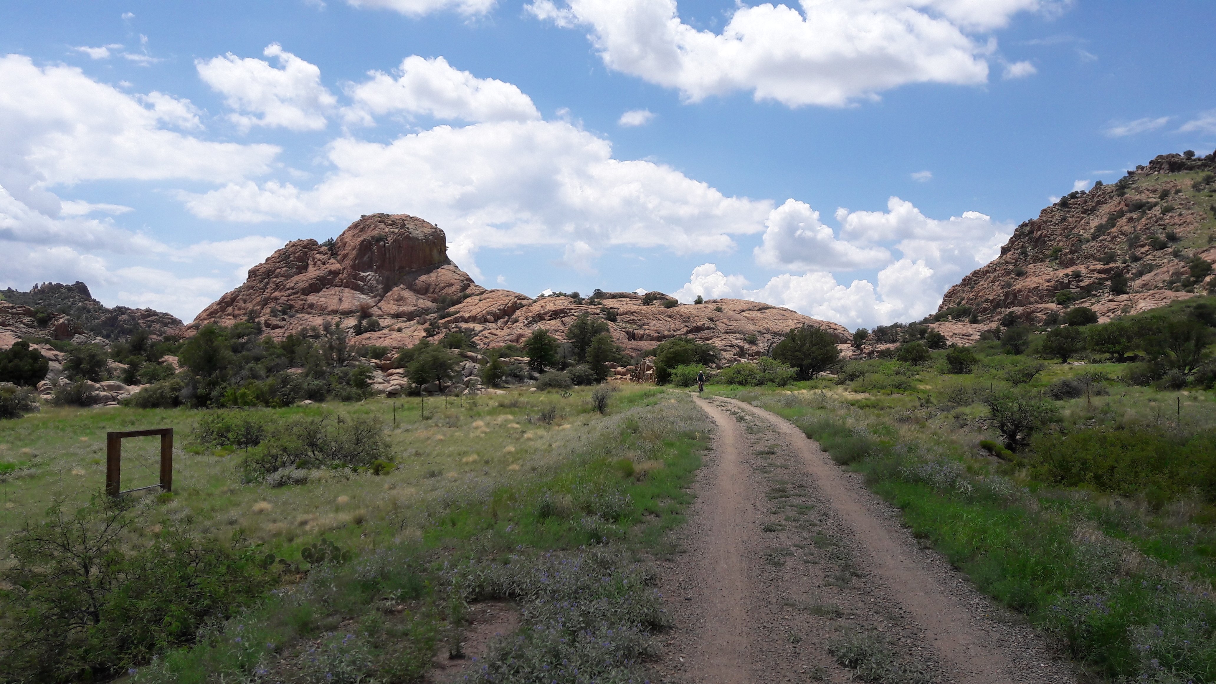 TREEHOUSE BED AND BREAKFAST - B&B Reviews (Prescott Valley, AZ)