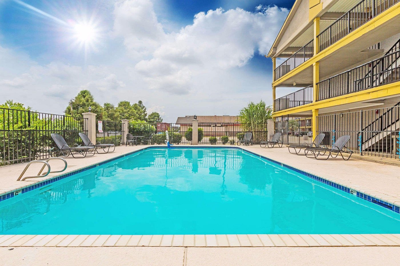 SUPER 8 BY WYNDHAM METAIRIE: UPDATED 2024 Motel Reviews, Price ...