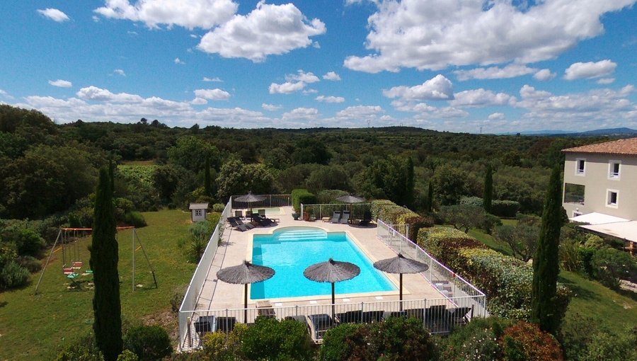 Parc et Piscine au coeur de la garrigue