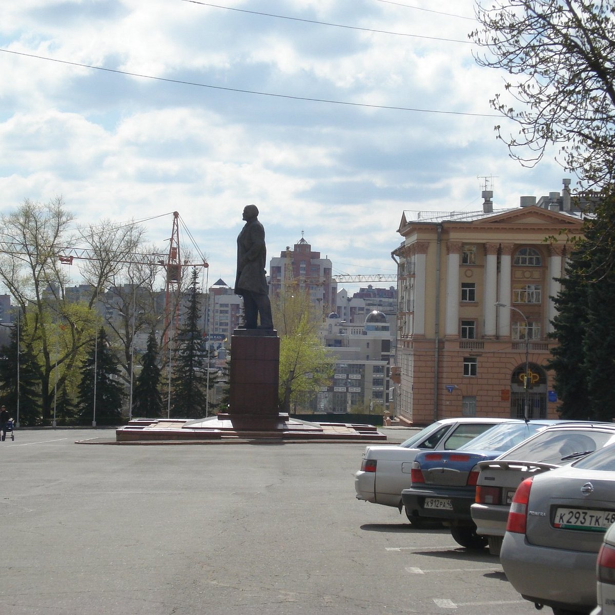 Липецк ленино фото. Ленина 3 Липецк. Ленина 10 Липецк. Памятник около Ривьеры Липецк. Ул Ленина Соборная 3 Липецк.