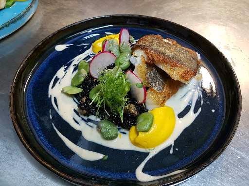 Kuchnia sezonowa: halibut, czarne risotto, dodatki