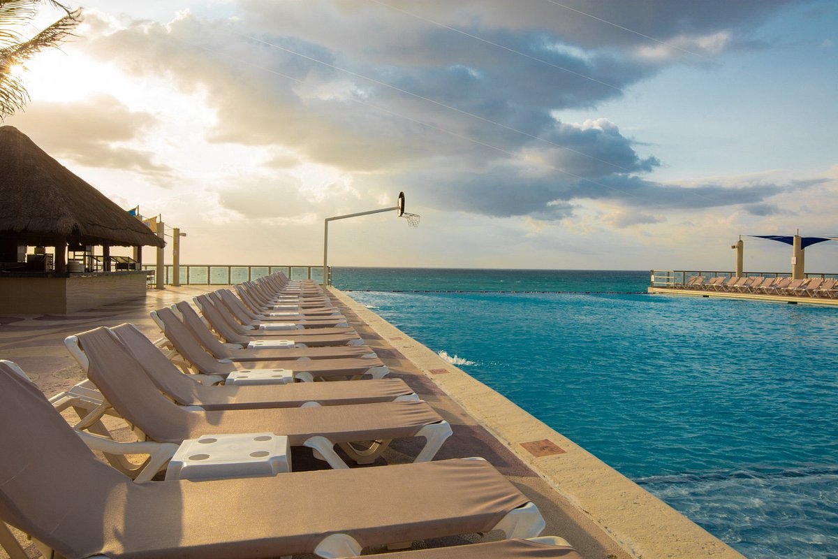Crown Paradise Club Cancun Pool Pictures & Reviews - Tripadvisor