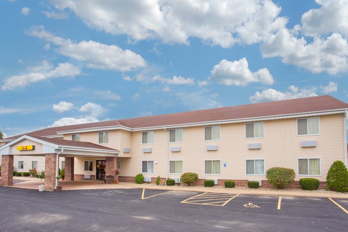 SUPER 8 BY WYNDHAM GALVA - Motel Reviews, Photos, Rate Comparison ...