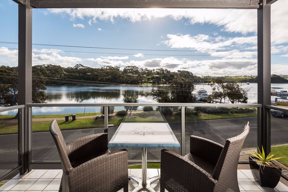 Bellevue on the Lakes by null