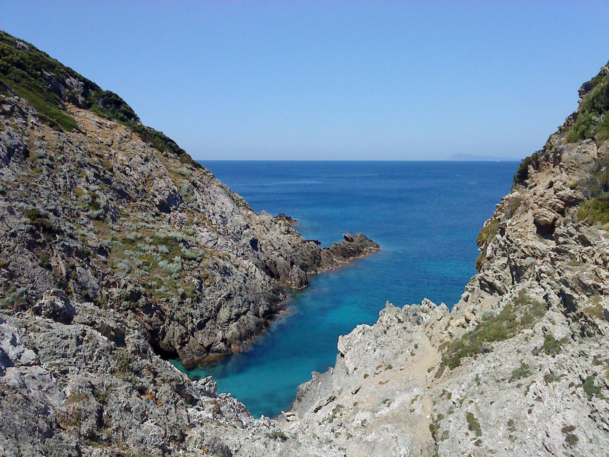 LE PORT DE L'ILE DE PORQUEROLLES (Porquerolles Island): Ce Qu'il Faut ...