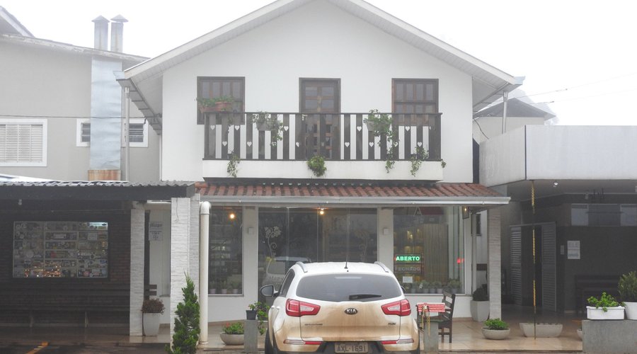 fachada , com muita neblina