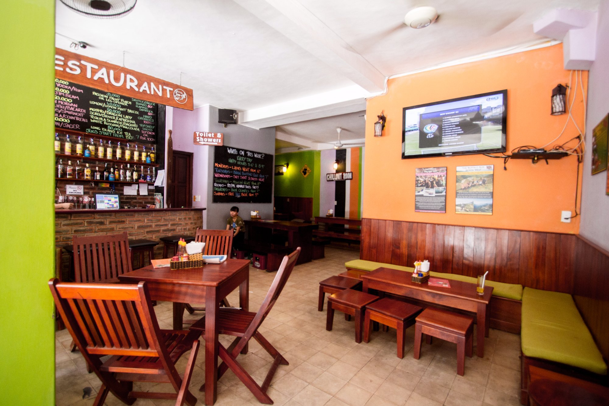 Vietnam Backpacker Hostels - Hue Hostel & Sports Bar by null