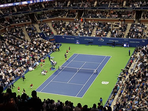 Banco de imagens : estrutura, pessoas, noite, jogos, Nova york, multidão,  público, estádio, quadra de tênis, concorrência, arena, observador, Local  de esporte, Estádio específico de futebol, Local de música, Movimentos de  basquete