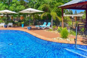 Pool & Beach