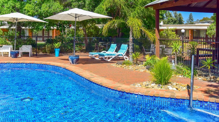 Sparkling Solar Heated Salt Water pool