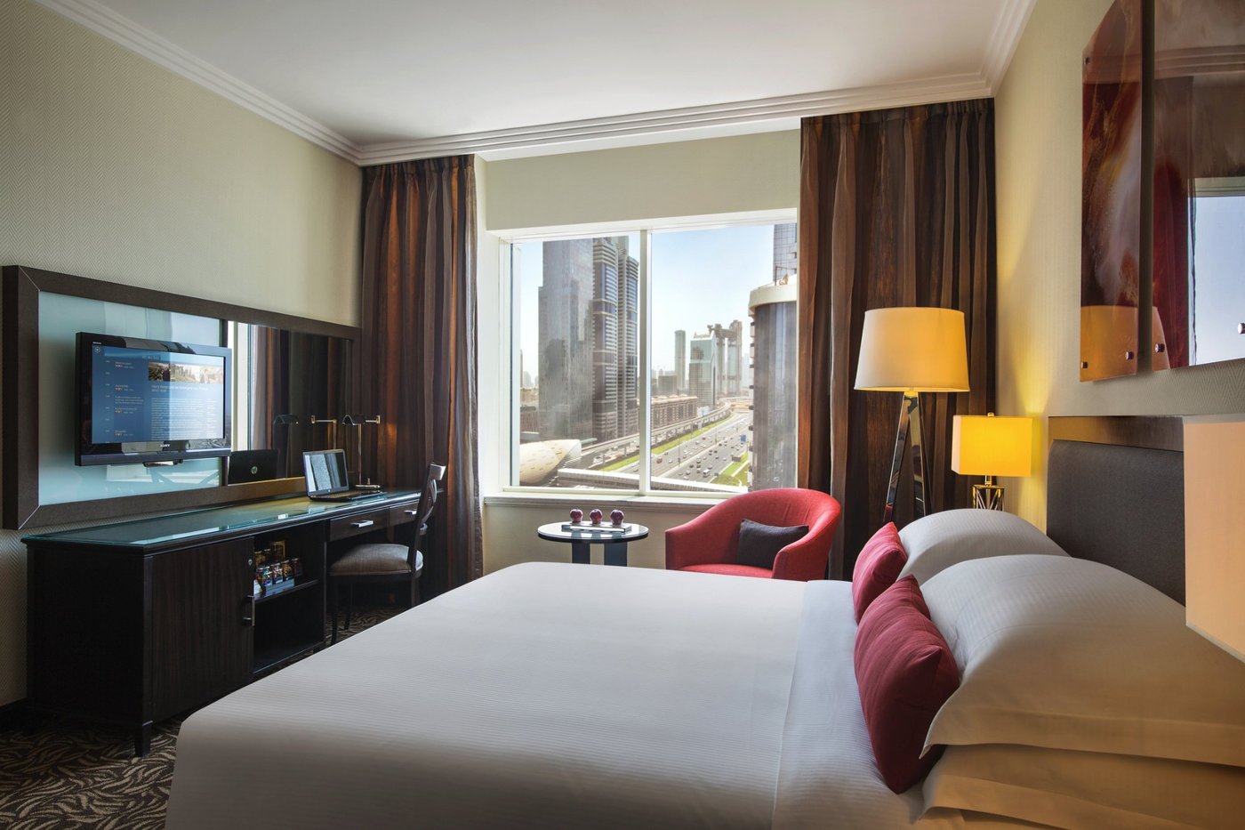 Недорогие отели в оаэ. Отель Rotana Дубай отель. Towers Rotana 4*. Ротана Тауэр Дубай. Towers Rotana - Dubai 4*.