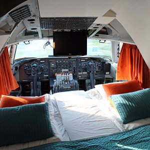 The stunning 747-200 cockpit room at Jumbo Stay Stockholm.