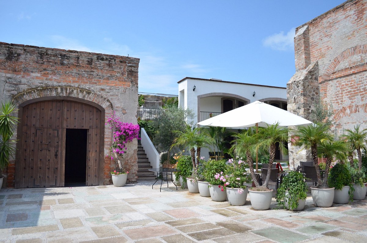 Habitaciòn dos camas matrimoniales comunica con habitacion con cama queen  size hasta para 6 pers - Picture of Hotel La Torre San Francisco, San  Francisco del Rincon - Tripadvisor