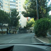 Paseo Cuéllar: calle comercial y Parque Pignatelli