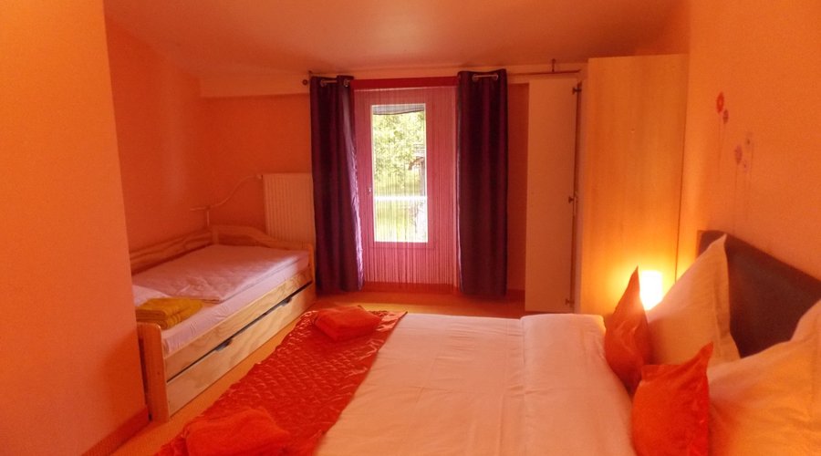 Chambre ORANGE 3 P.66 € 