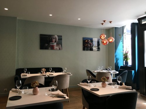 Restaurant H image 3 - Full view