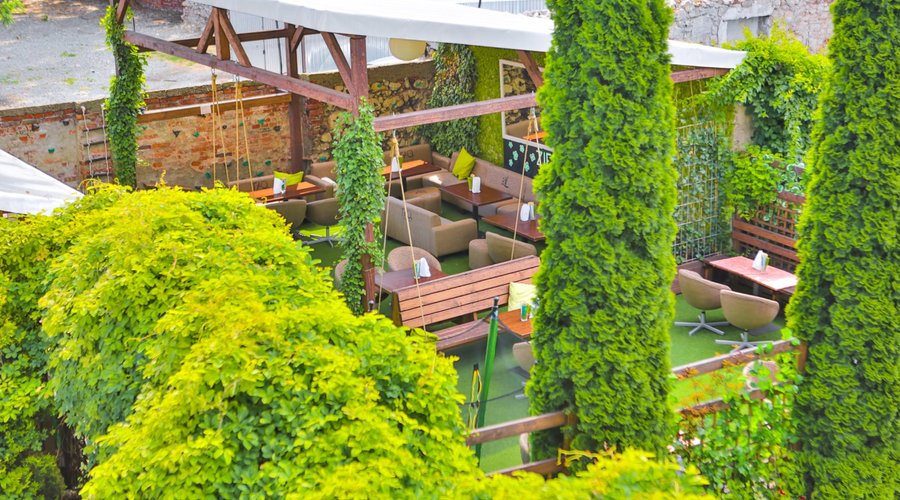 GREEN GARDEN 9