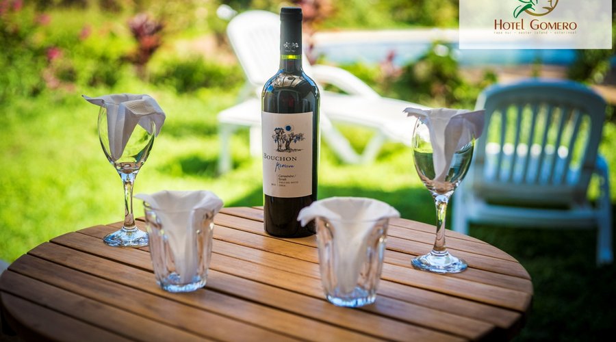 vino de cortesía en habitaciones superiores