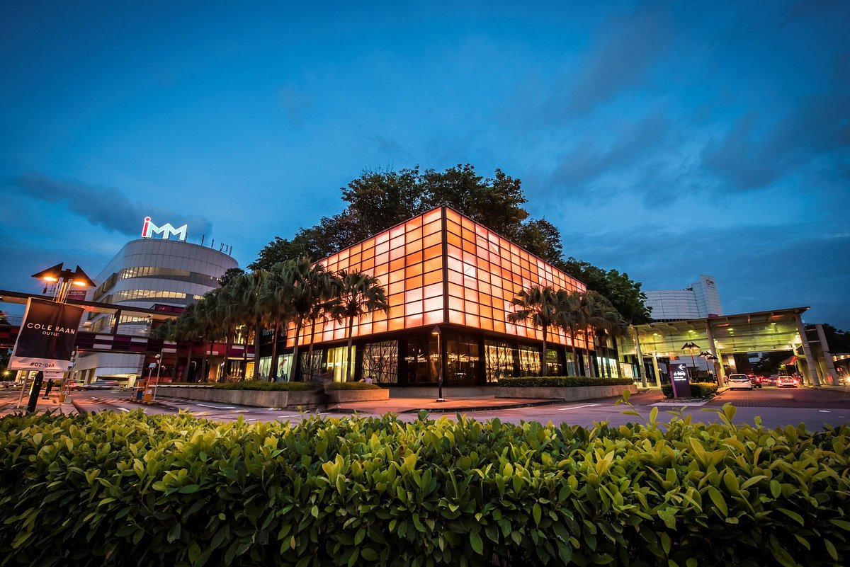 Store Opening: Tampines Mall, Singapore - CHARLES & KEITH SG