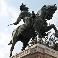 Statua a Vittorio Emanuele II