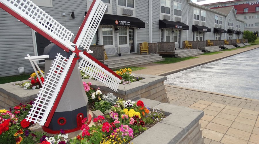 Welcome to the Amsterdam Inn where you can enjoy your close proximity to everything Moncton Offe