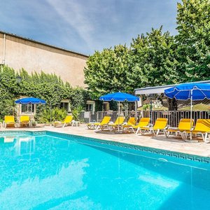 Piscine extérieure - Hôtel 3 étoiles Résidence à Nissan-Lez-Ensérune