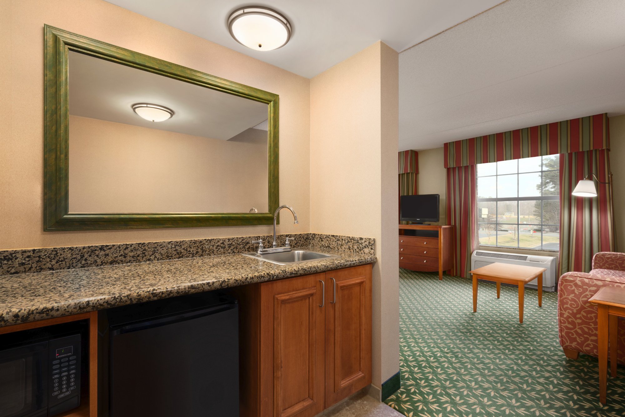 HAMPTON INN & SUITES WILLIAMSBURG-CENTRAL - Updated 2024 Prices & Hotel ...