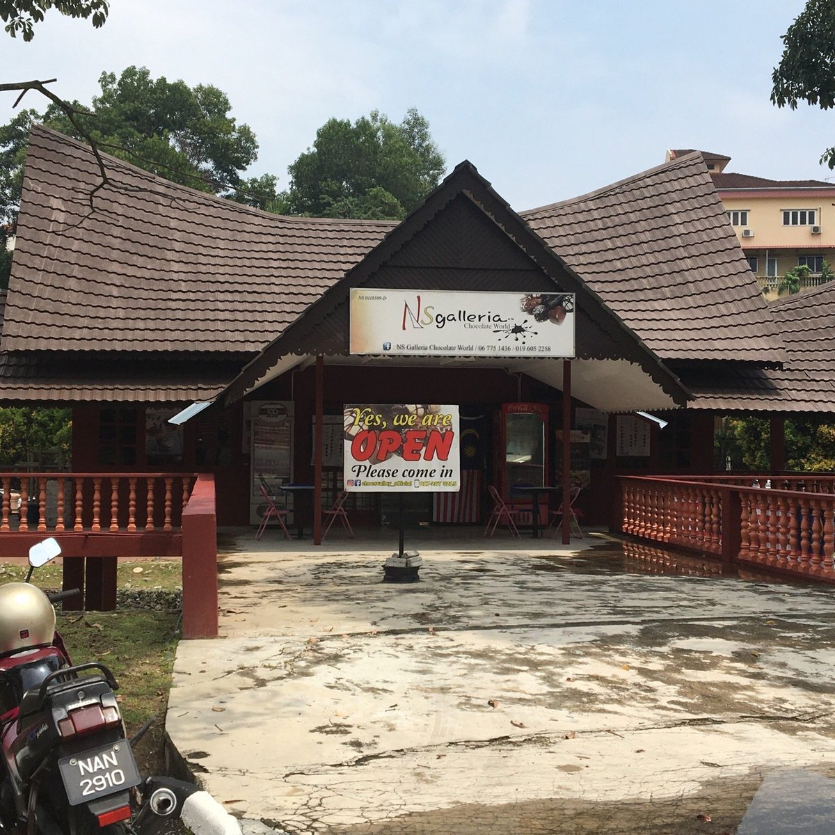 Kedai coklat melaka